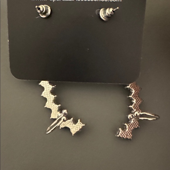 🛍️Silver Rhinestone Post/Cuff Earrings - Picture 2 of 2